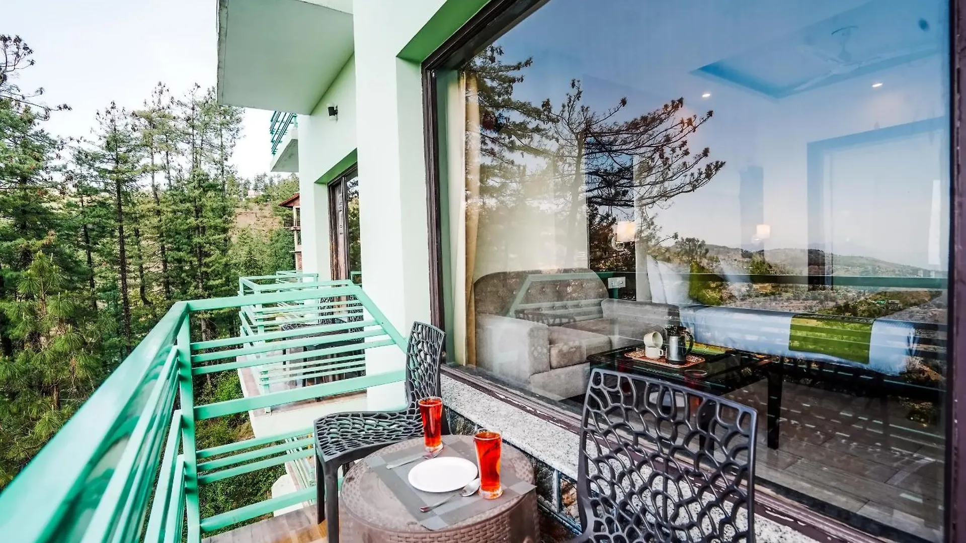 The Jungle View From Balcony In Resort Mashobra - A Relax Retreat Away From City Shimla Otel